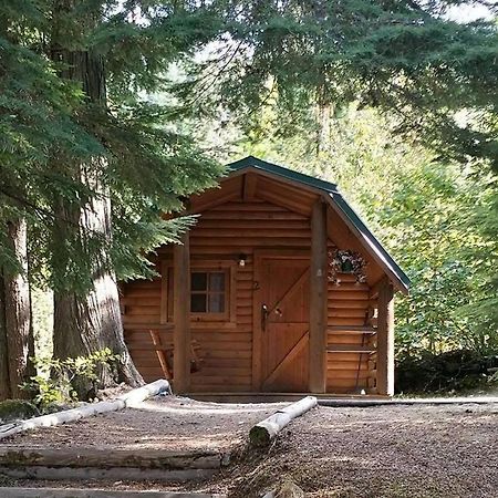 Sicamous Rv & Cabin Resort Malakwa Bagian luar foto