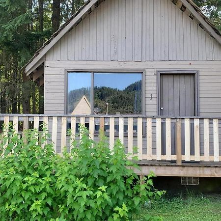 Sicamous Rv & Cabin Resort Malakwa Bagian luar foto