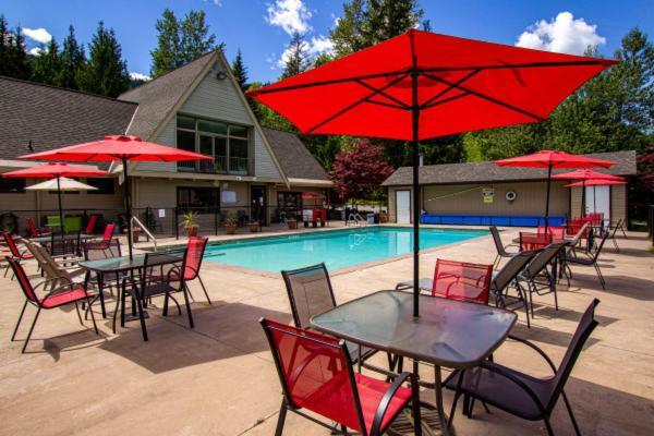 Sicamous Rv & Cabin Resort Malakwa Bagian luar foto