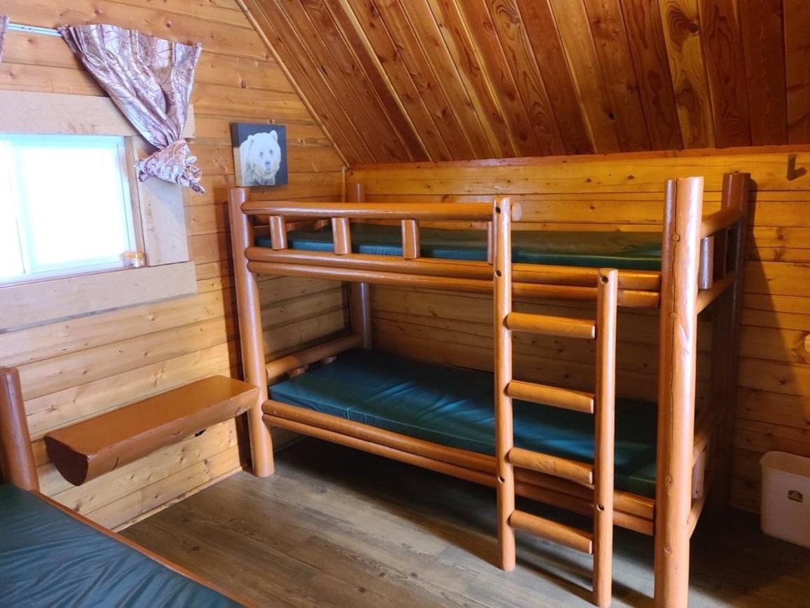 Sicamous Rv & Cabin Resort Malakwa Bagian luar foto