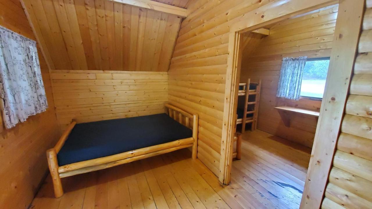 Sicamous Rv & Cabin Resort Malakwa Bagian luar foto