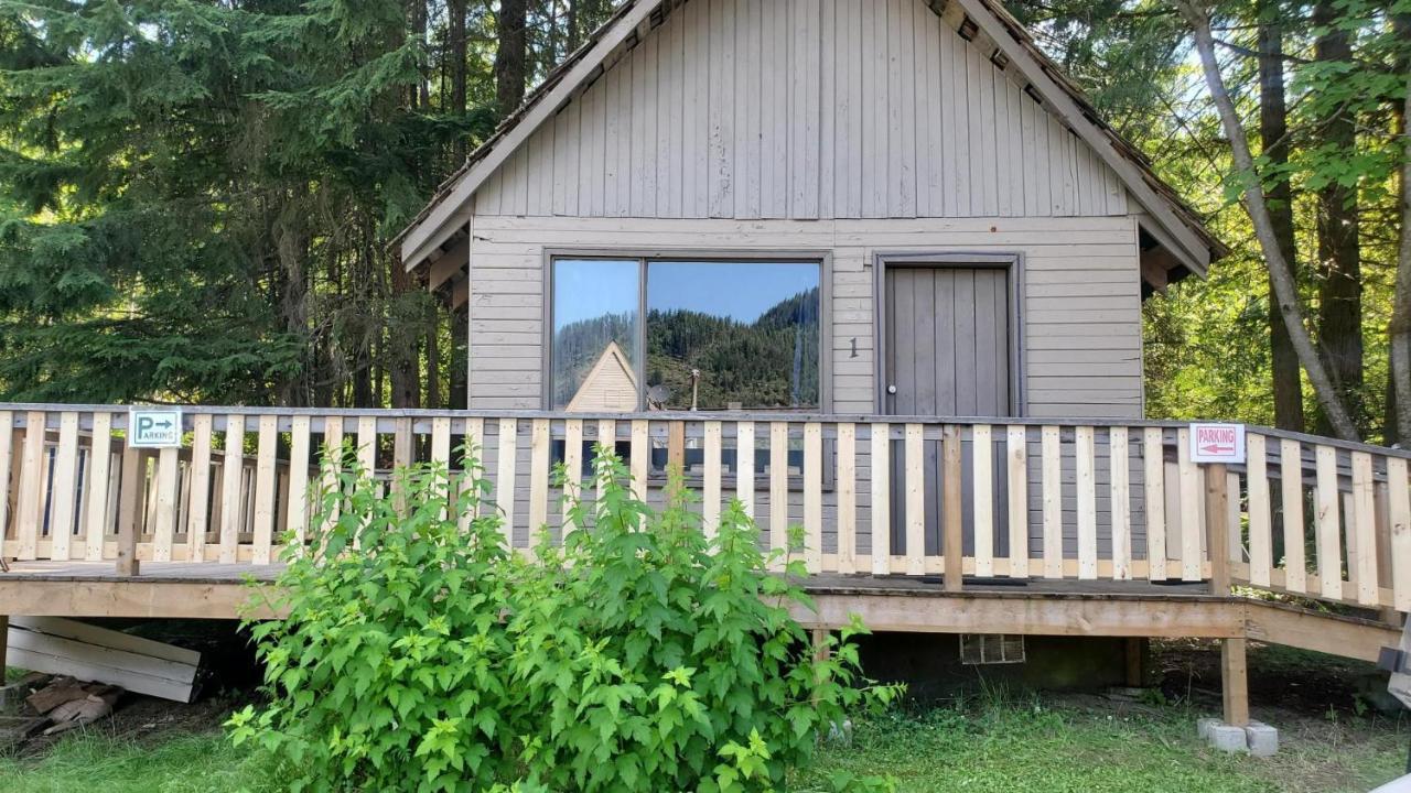 Sicamous Rv & Cabin Resort Malakwa Bagian luar foto